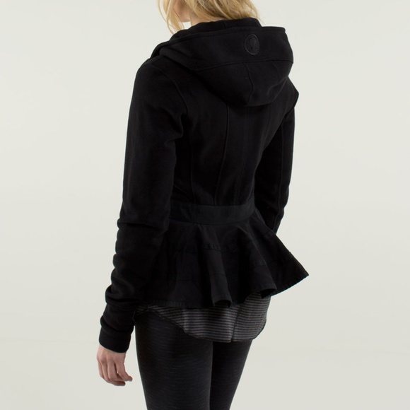 lululemon athletica Tops - Lululemon | Special Edition Rare Hiver 2013 Scuba Hoodie Black Ruffled Up